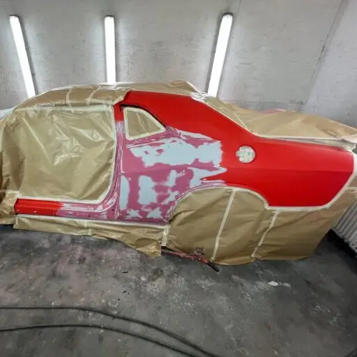 Zdjęcie poprawek lakierniczych wykonywanych w ramach usług dodatkowych przez myjnię ręczną